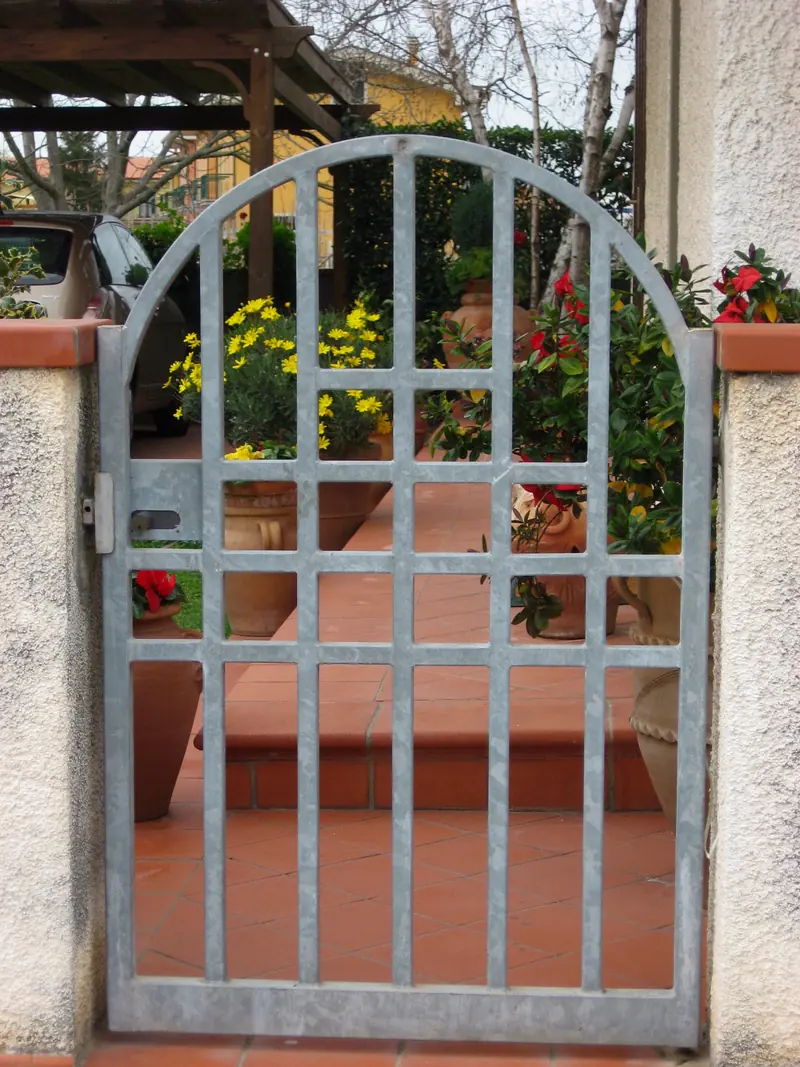 Cancellino pedonale ad arco zincato
