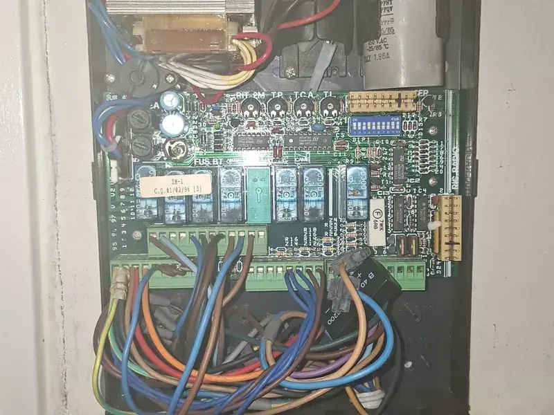 Scheda elettronica del quadro di comando di un cancello automatico